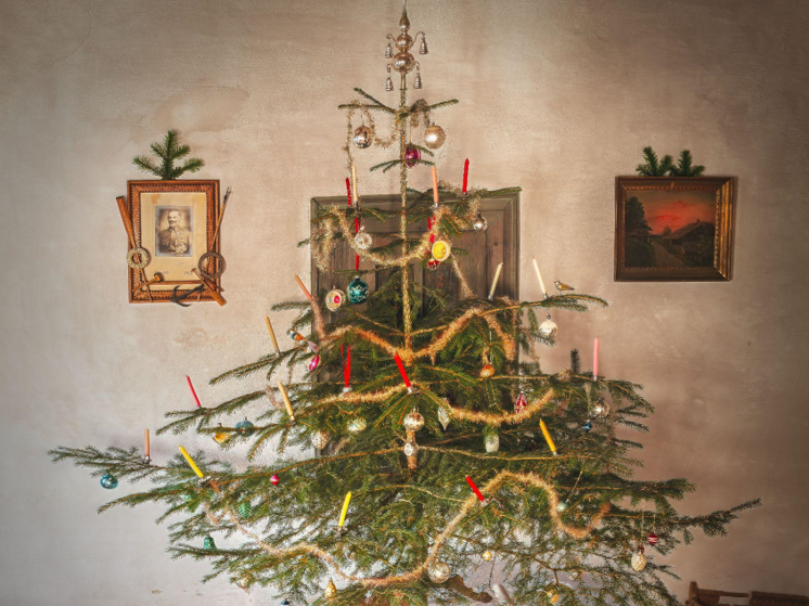 Unlit Artificial Christmas Trees: The Perfect Addition to Your Holiday Decor